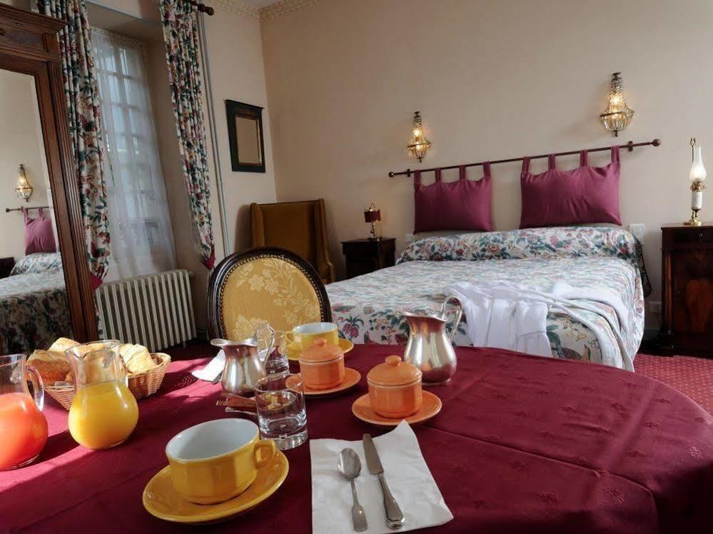 Logis La Gamade Hotell Donzenac Exteriör bild