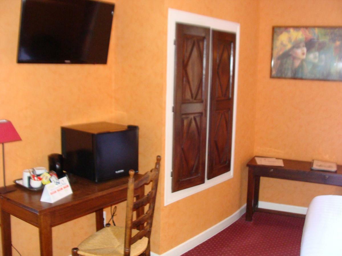 Logis La Gamade Hotell Donzenac Exteriör bild