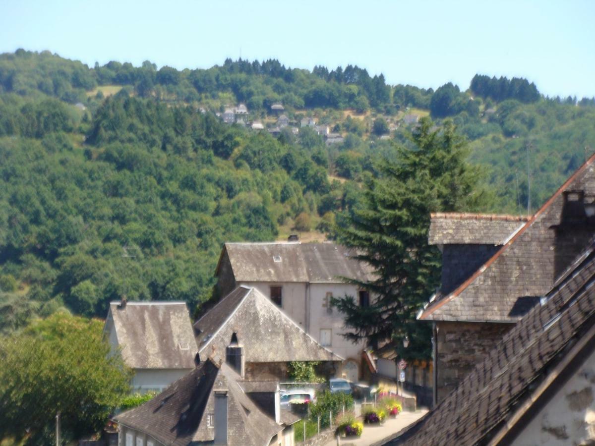 Logis La Gamade Hotell Donzenac Exteriör bild