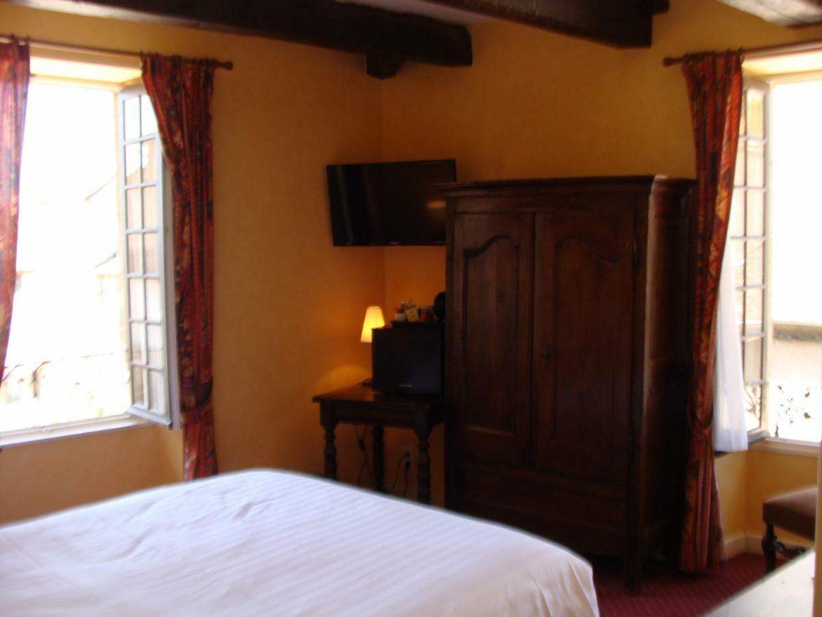 Logis La Gamade Hotell Donzenac Exteriör bild