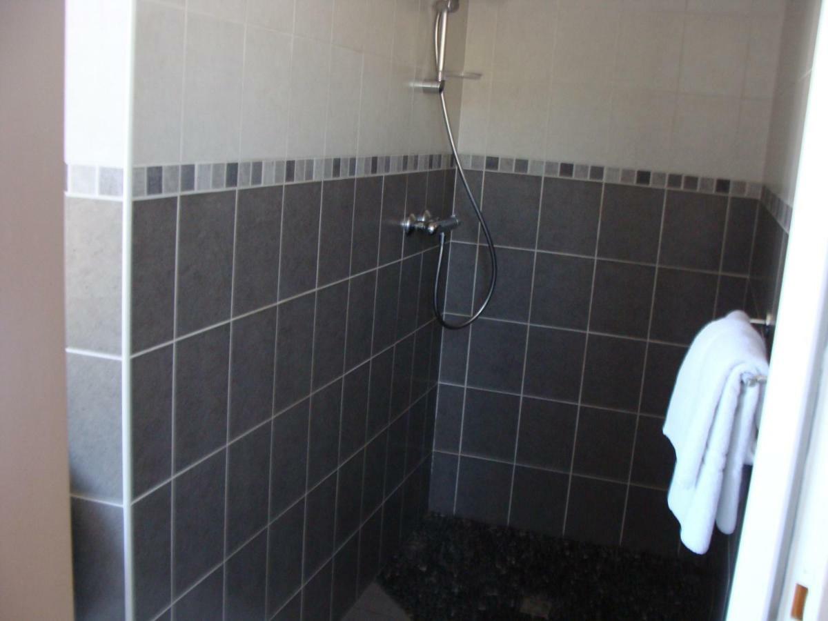 Logis La Gamade Hotell Donzenac Exteriör bild