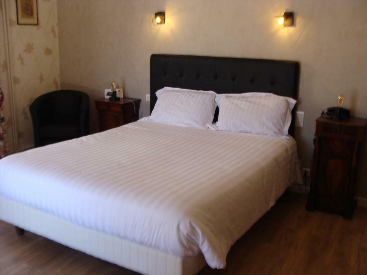 Logis La Gamade Hotell Donzenac Exteriör bild