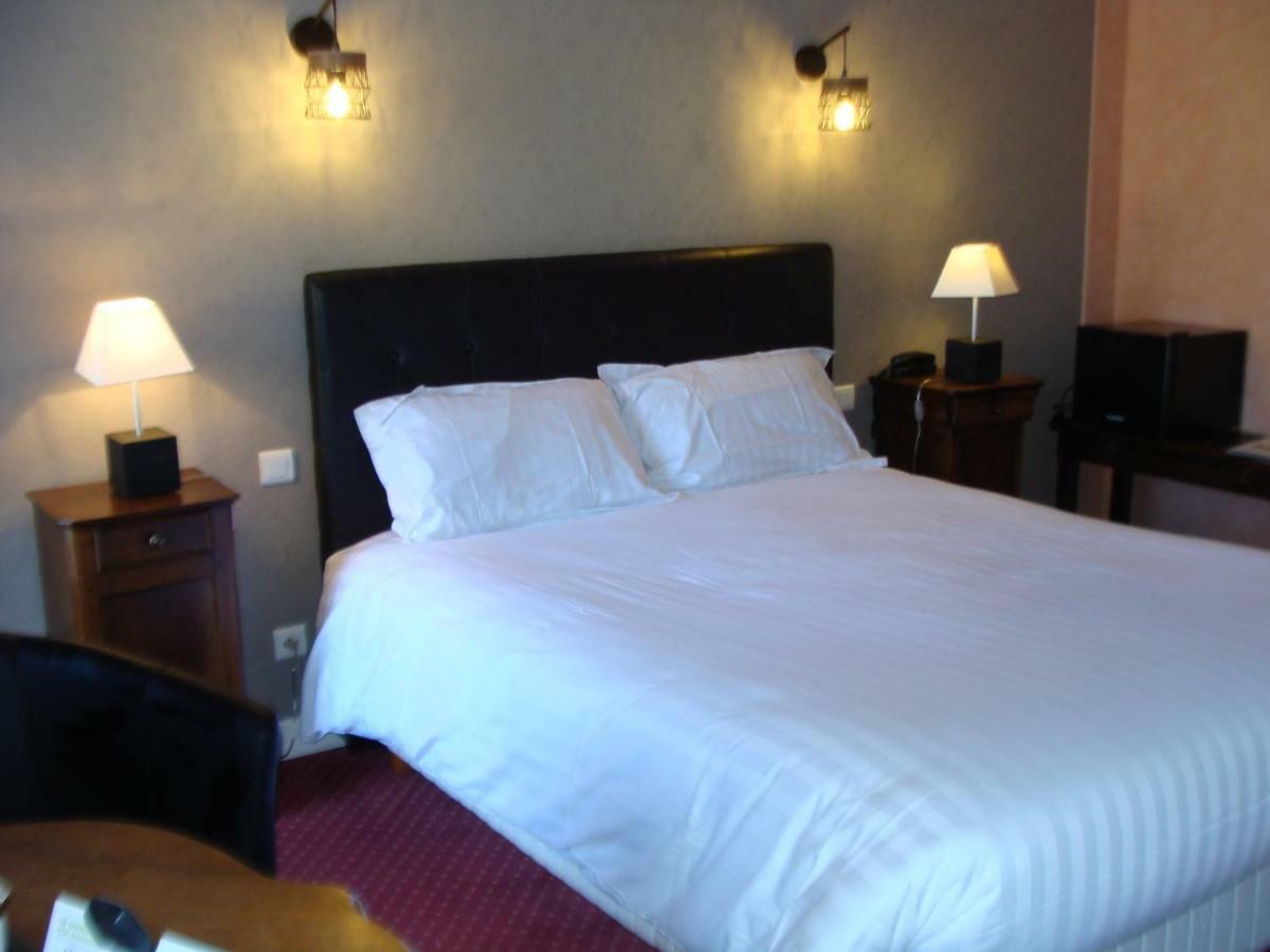 Logis La Gamade Hotell Donzenac Exteriör bild